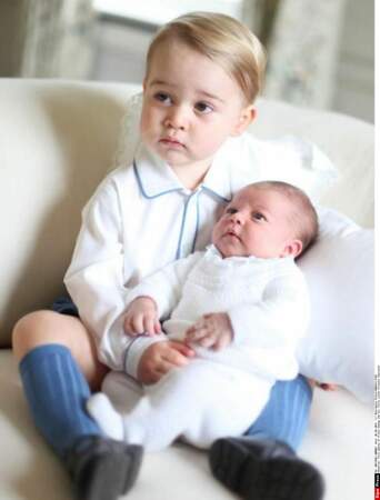 La première photo officielle du prince George avec sa petite sœur