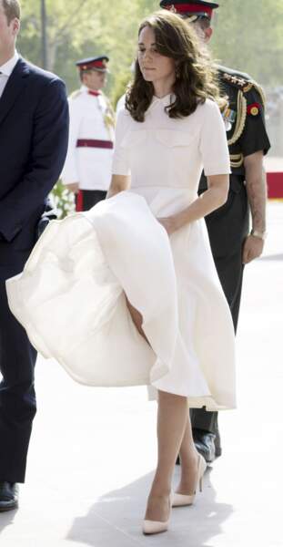 Robe blanche et bouillonnée par le vent, Kate Middleton rappelle forcément Norma Jeane