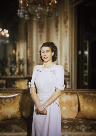 La jeune princesse Elizabeth, future reine d'Angleterre aimait déjà les boucles en 1947