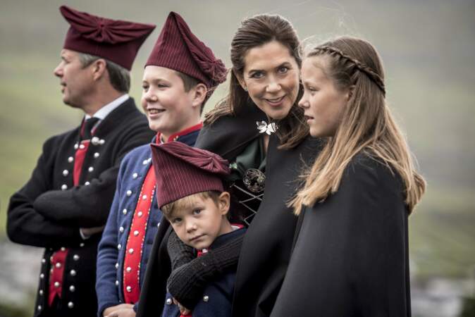 Frederik et Mary de Danemark avec leurs enfants Christian, Isabella, Vincent et Joséphine aux îles Féroé en 2018