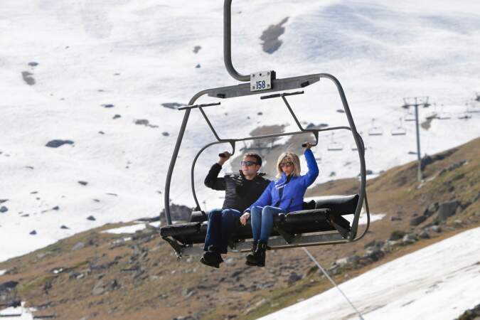 Les Macron font du ski, dans la station où Emmanuel Macron a appris à skier (12 avril 2017).