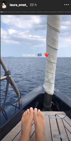 Les doigts de pied en éventail, Laura Smet profite de ses vacances en Grèce