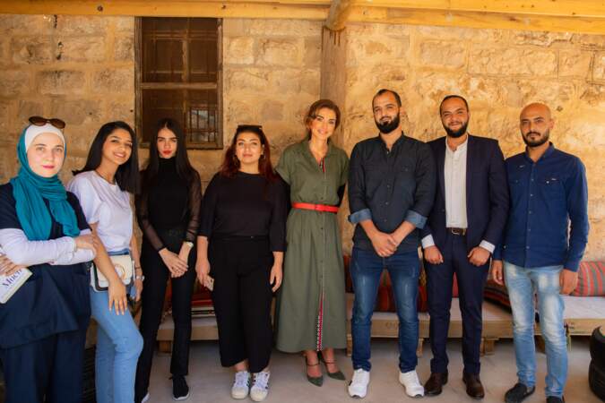 Rania de Jordanie visite une librairie à Madaba, le 23 juin 2019