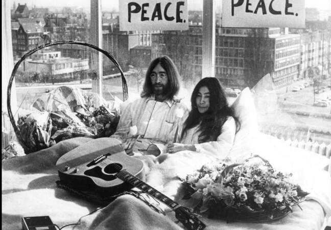John Lennon et Yoko Ono recevaient la presse à l'hôtel Hilton d'Amsterdam pour prôner la paix