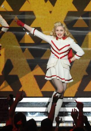 Presque sexa, Madonna joue les majorettes, pourquoi pas, mais l'esprit bon enfant ne dure pas...