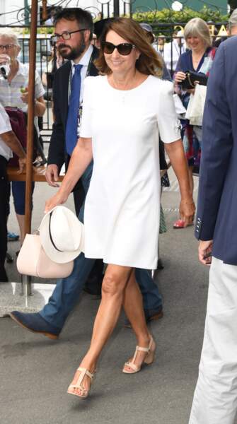 Carole Middleton, la mère de Kate, était aussi au tournoi de Wimbledon en robe blanche et chapeau de paille