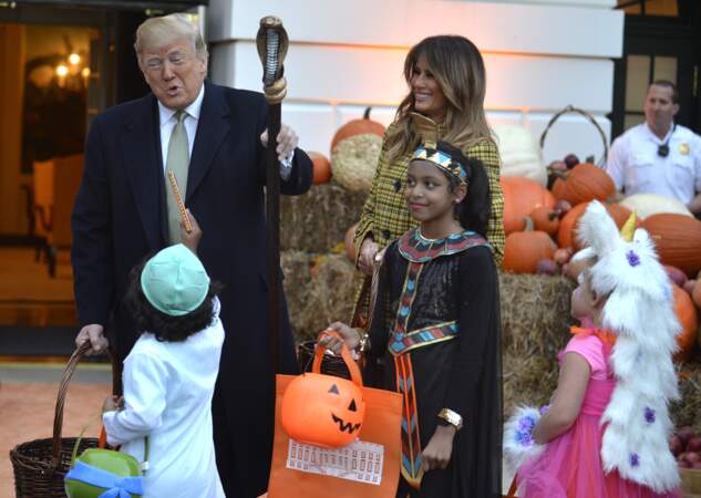 Les enfants ont pu être surpris par l'accessoire de président : un cobra !