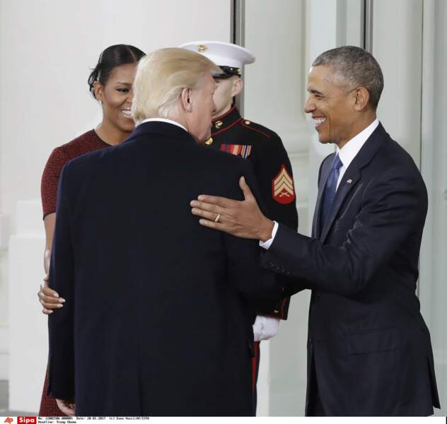 Le couple Obama accueille Donald Trump et sa femme Melania sur le perron de la Maison blanche