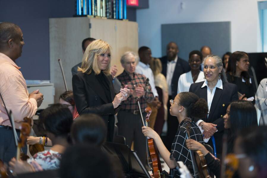 Brigitte Macron en visite à la Duke Ellington School of Arts, à Washington