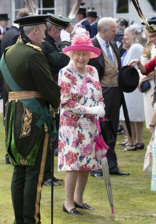 La reine Elizabeth II, souriante, lors de la garden party d'Edimbourg ce 4 juillet