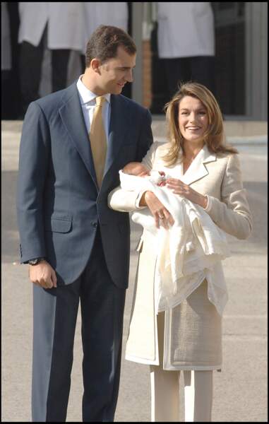 Felipe et Letizia d'Espagne après la naissance de leur fille Leonor, le 7 novembre 2005 à Madrid