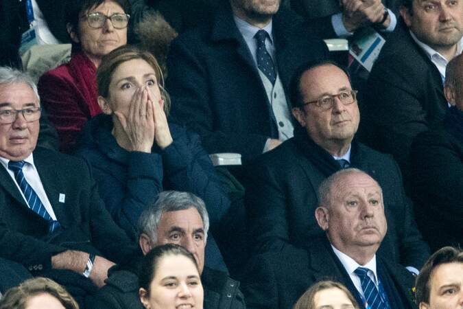 Julie Gayet vit le match aux côtés de François Hollande