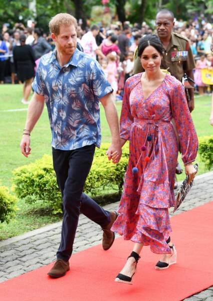 Meghan Markle, dans une robe bucolique ceinturée avec des pompons, à Suva, aux Fidji, le 24 octobre 2018.