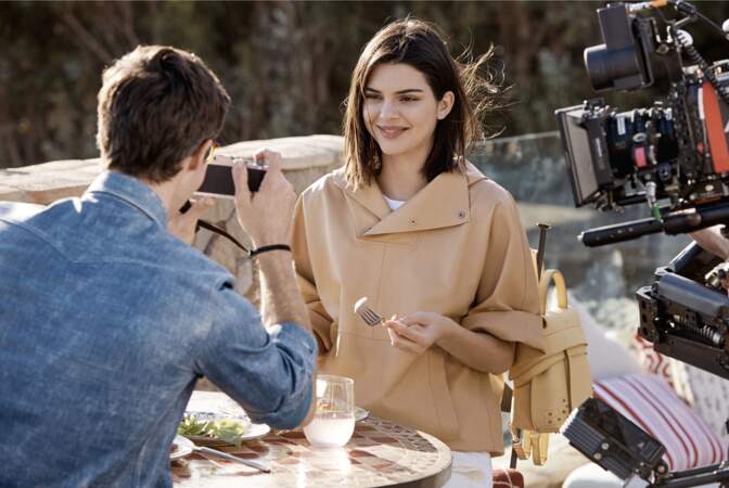 Kendall Jenner, radieuse, pour cette campagne Tod's placée sous le signe du soleil et du glamour italien