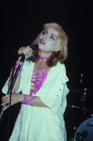 Debbie Harry sur scène à Los Angeles en 1977