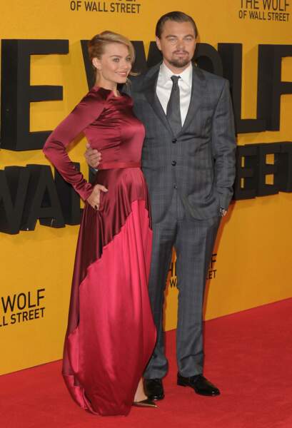 Margot Robbie et Leonardo DiCaprio à la première du film Le Loup de Wall Street à Londres le 9 janvier 2014