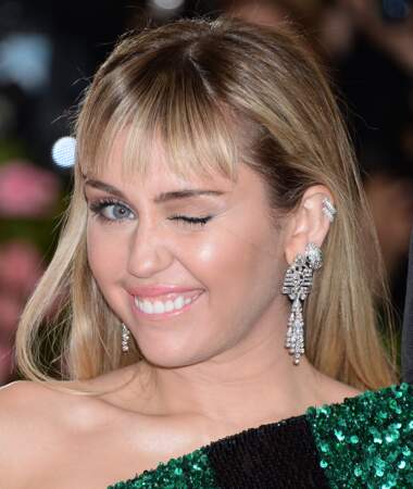 La coloration coconut toasted hair parfaite sur Miley Cyrus - 
