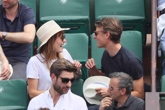 Ana Girardot, Arthur de Villepin et leur bonne humeur contagieuse à Roland Garros le 9 juin 2018