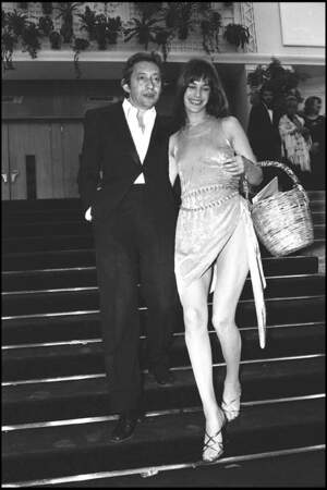 Jane Birkin et son panier en osier mythique lors du Festival de Cannes en 1974 avec Serge Gainsbourg.