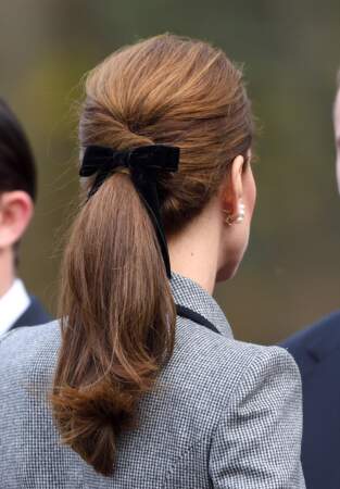 La queue-de-cheval avec ruban comme Kate Middleton