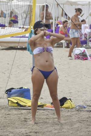 Eva Longoria affiche un corps parfaitement bronzé