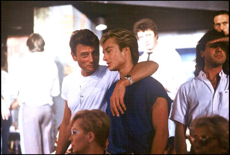 Johnny et David Hallyday, dans les coulisses d'un plateau de télévision en 1985