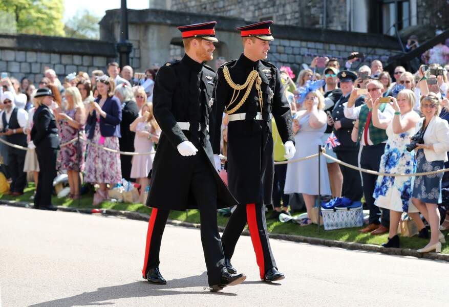 Les princes William et Harry en uniforme