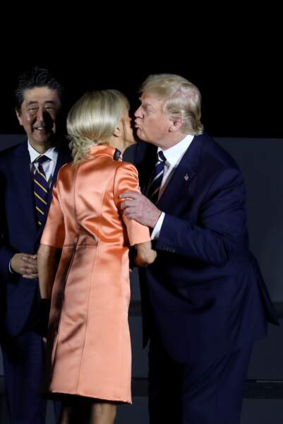 le traditionnel bisou de Brigitte Macron et Donald Trump
