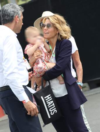 Laura Tenoudji et sa fille Bianca au Grand Prix de France au Castellet le 24 juin