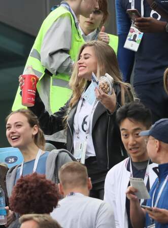 Maria Salues encourage les Bleus lors de la demi-finale face à la Belgique le 10 juillet 2018