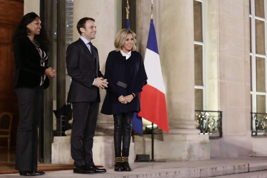 Brigitte Macron en look rock chic avec slim et bottines à l'Elysée