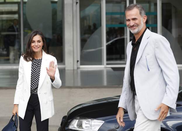 Le roi Felipe et son épouse Letizia rendent visite au roi Juan Carlos, le 25 août, à Madrid.
