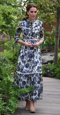 Kate Middleton en total look bohème entre une robe Erdem et coiffure hippie chic