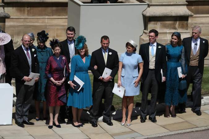 Beatrice et Eugenie, avec les membres de la famille royale à la sortie de la chapelle St George, le 19 mai 2018