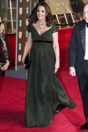 18 février 2018 : Kate Middleton sublime en robe de soirée sur-mesure pour les Bafta Awards