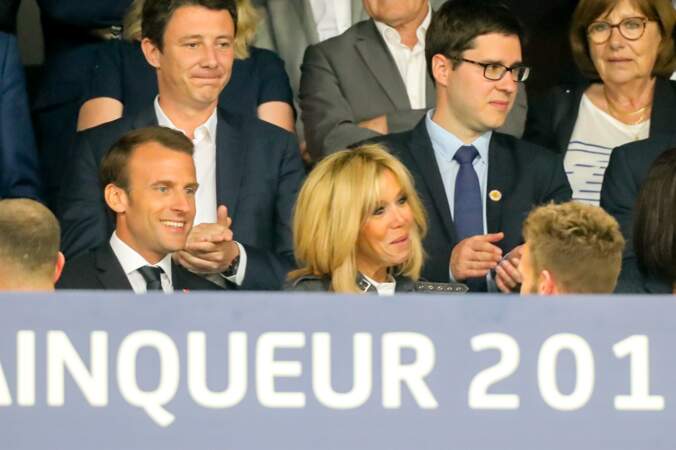 Brigitte Macron salue les joueurs