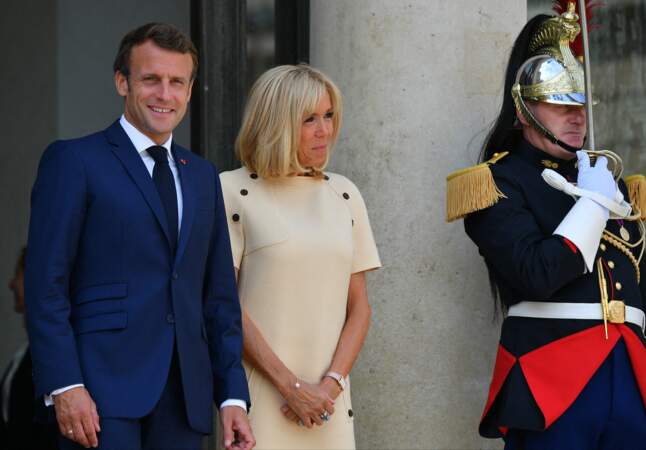 Brigitte Macron arborait une fois de plus un look sobre et chic