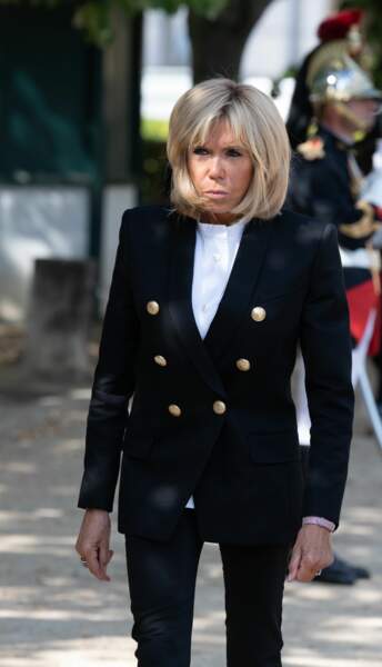 Brigitte Macron porte un blazer inspiration marin Balmain, 100% laine, version 2018.