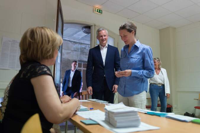 Bruno le Maire au côté de son épouse Pauline est allé voter le 11 juin 2017