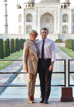 Le président Macron et sa femme Brigitte, lors d'une visite privée du Taj Mahal à Agra, Inde, le 11 mars 2018.