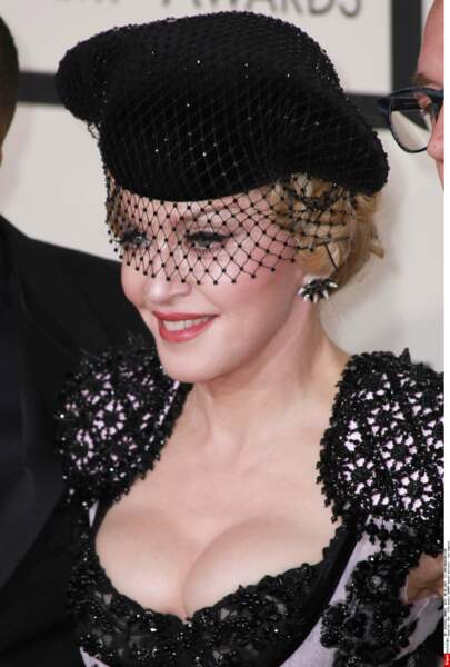 7) La poitrine de Madonna : 2 millions de dollars