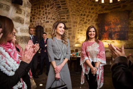 Rania de Jordanie rencontre les femmes de l'ONG Sayyidat Nashmiyyat le 11 janvier 2017