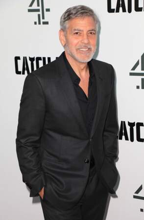 George Clooney, 61 ans, marié, père de deux enfants, barbe et cheveux gris mais toujours au top !