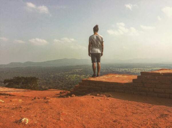 Seul au monde... Jérémy Frérot sur le rocher du lion, à Sigiriya