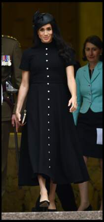 Meghan Markle chic et sobre dans une robe noire signée Emilia Wickstead, créatrice néo-zélandaise, le 20 octobre
