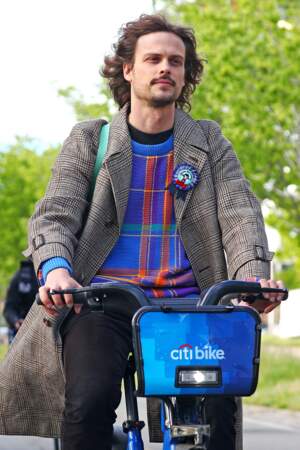 Matthew Gray Gubler fait du vélo dans les rues de New York, le 8 mai 2017
