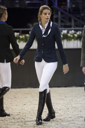 Athina Onassis porte sa veste de concours