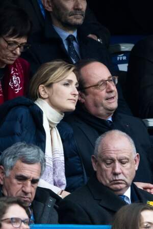 François Hollande et sa compagne Julie Gayet, attentifs