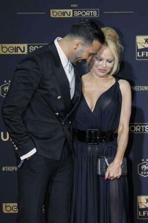 Une tenue audacieuse qui ne cachait rien des charmes de Pamela Anderson, qui fêtera bientôt ses 52 ans