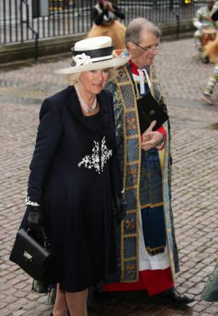 La duchesse de Cornouailles très élégante aussi en bleue et blanc